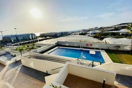 Nuevo Y Moderno Apartamento Con Piscina Торрокс-Коста Испания